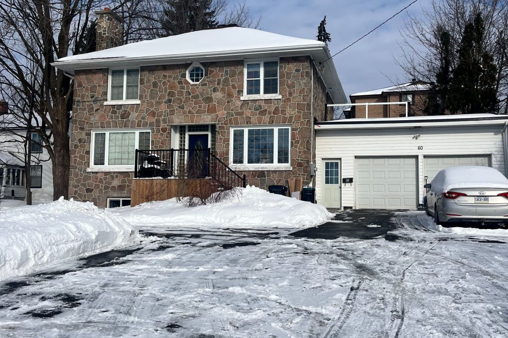 1-bedroom detached home for rent in Barrie — 60 Shanty Bay Road (Photo 1)