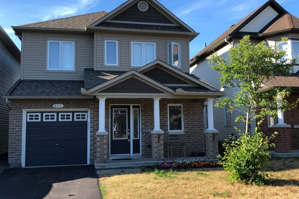 3-bedroom detached home for rent in Ottawa — 601 Clearbrook Drive (Photo 1)