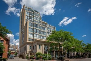 1-bedroom condo apartment for sale in Burlington — 602 - 415 Locust Street