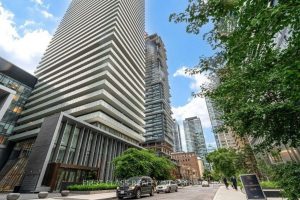 1-bedroom condo apartment for rent in Toronto — 604 - 50 Charles Street E