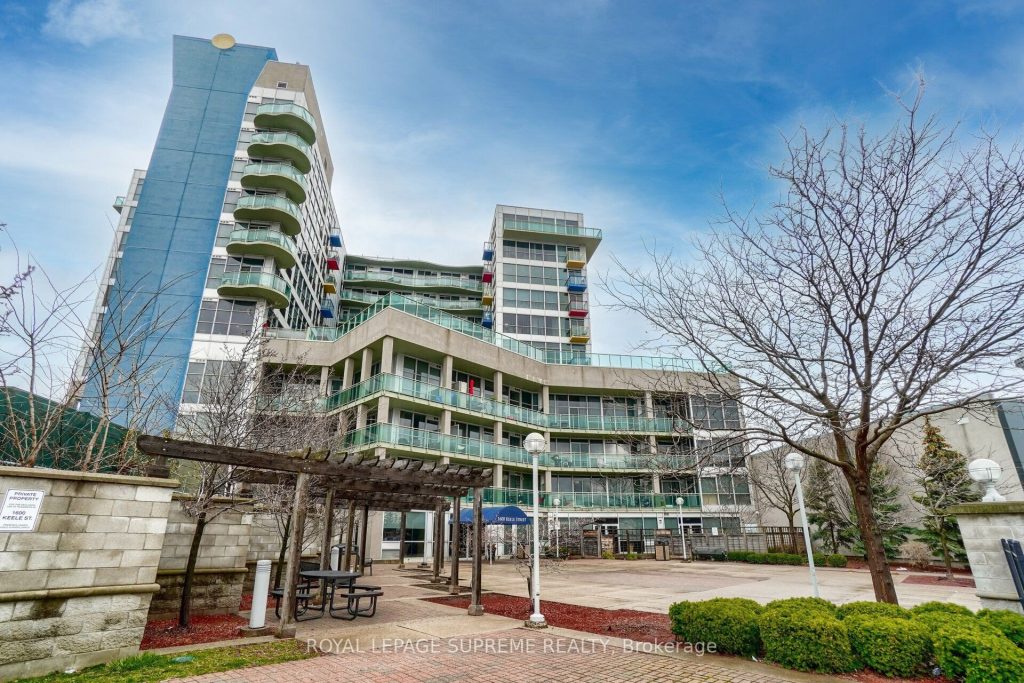 2-bedroom condo apartment for sale in Toronto — 605 - 1600 Keele Street (Photo 1)