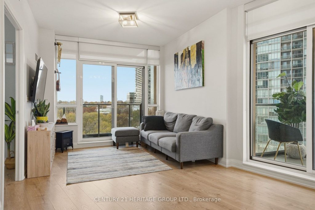 2-bedroom condo apartment for sale in Toronto — 605 - 36 Park Lawn Road (Photo 1)