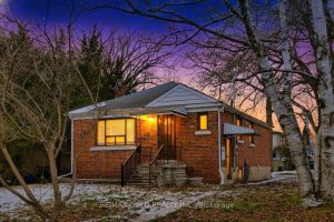 2-bedroom duplex home for sale in Mississauga — 607 Drymen Crescent
