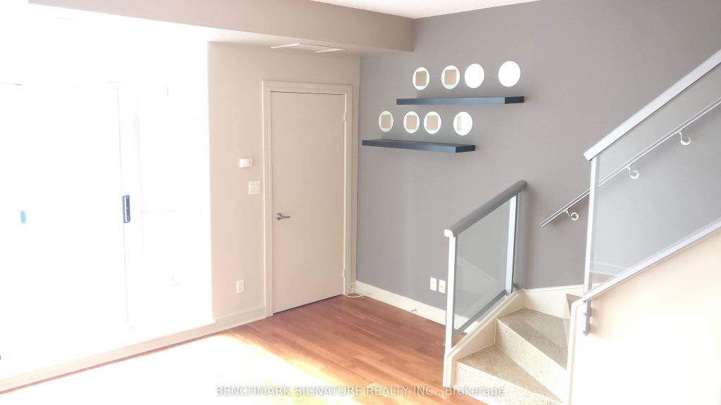 1-bedroom condo apartment for rent in Toronto — 609 - 1 Avondale Avenue (Photo 1)
