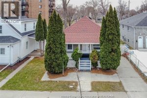 8-bedroom home for sale in Windsor — 609 St. Joseph
