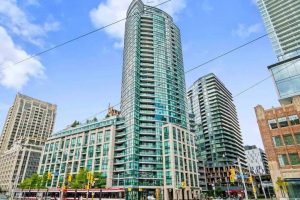1-bedroom condo apartment for rent in Toronto — 612 - 600 Fleet Street
