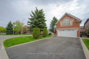 3-bedroom detached home for rent in Mississauga — 6121 Maple Gate Circle