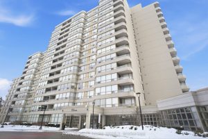 2-bedroom condo apartment for sale in Vaughan — 618 - 11 Townsgate Drive