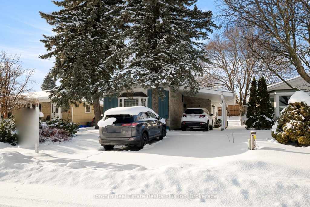 2-bedroom detached home for sale in Kitchener — 62 Greendale Crescent (Photo 1)