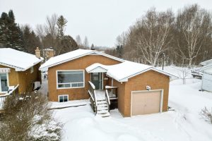 4-bedroom link home for sale in Owen Sound — 620 17th Street W