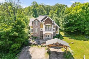 3-bedroom detached home for sale in Gravenhurst — 625 James Street