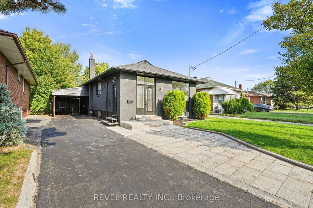 3-bedroom detached home for sale in Toronto — 63 Crosland Drive (Photo 1)