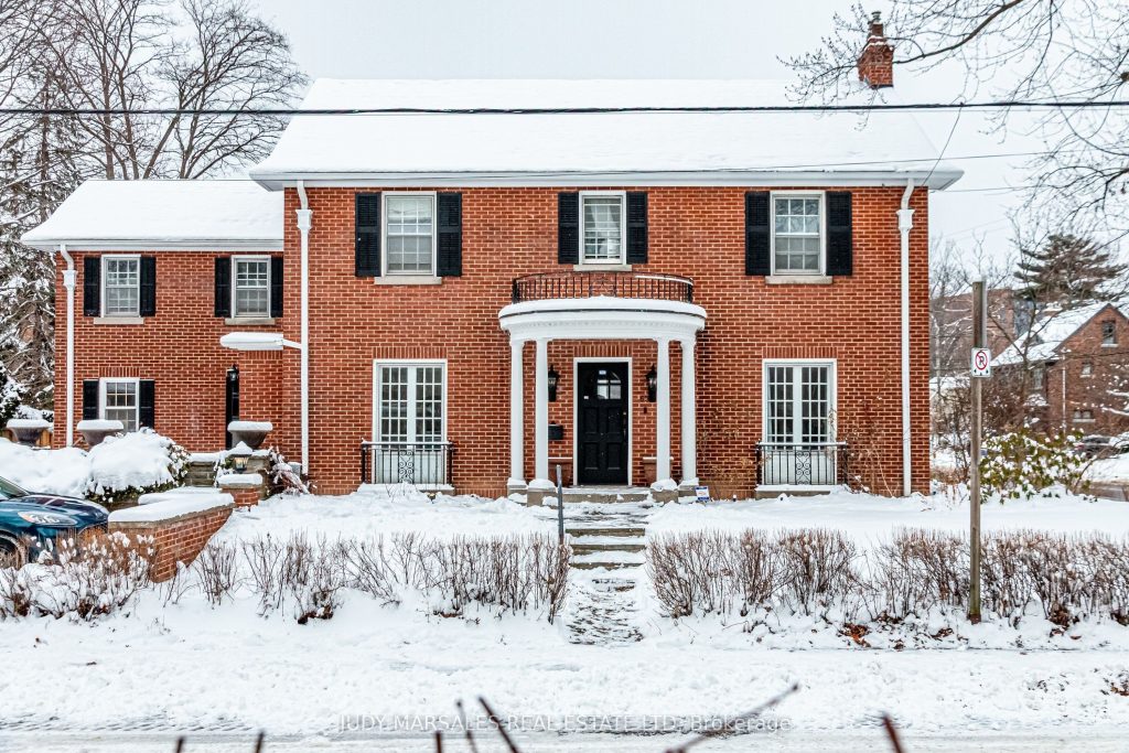 4-bedroom detached home for sale in Hamilton — 63 Dalewood Crescent (Photo 1)