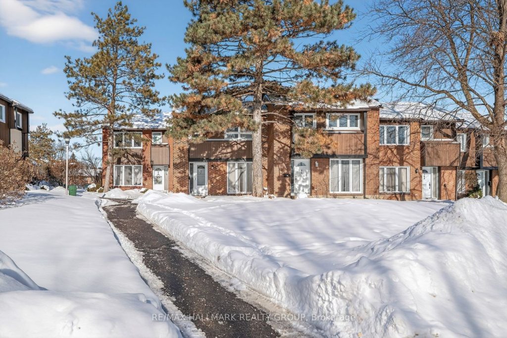3-bedroom condo townhouse for rent in Ottawa — 67 - 1900 Marquis Avenue (Photo 1)
