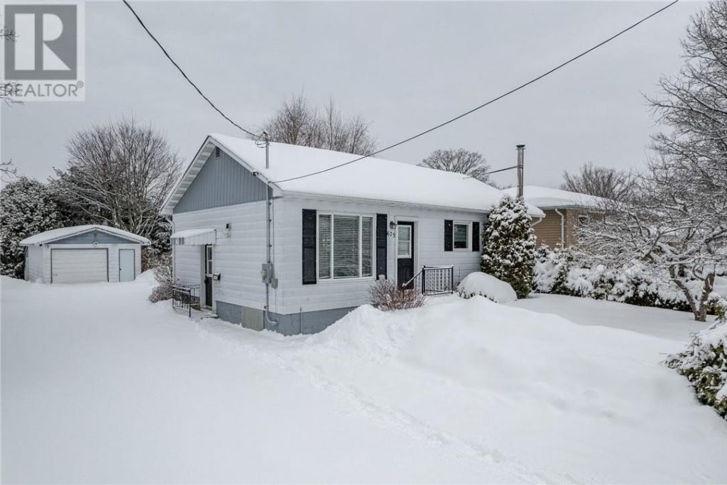 4-bedroom home for sale in Massey — 675 Brophy Street (Photo 1)