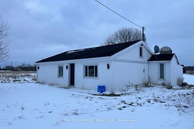 3-bedroom detached home for rent in West Lincoln — 6800 Sixteen Road (Photo 1)