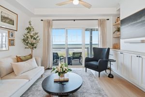 2-bedroom condo townhouse for sale in Hamilton — 7 - 337 Beach Boulevard