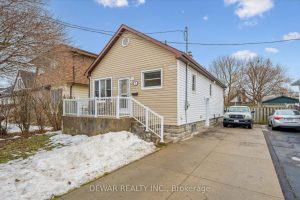 3-bedroom detached home for sale in Cambridge — 7 Elmwood Avenue