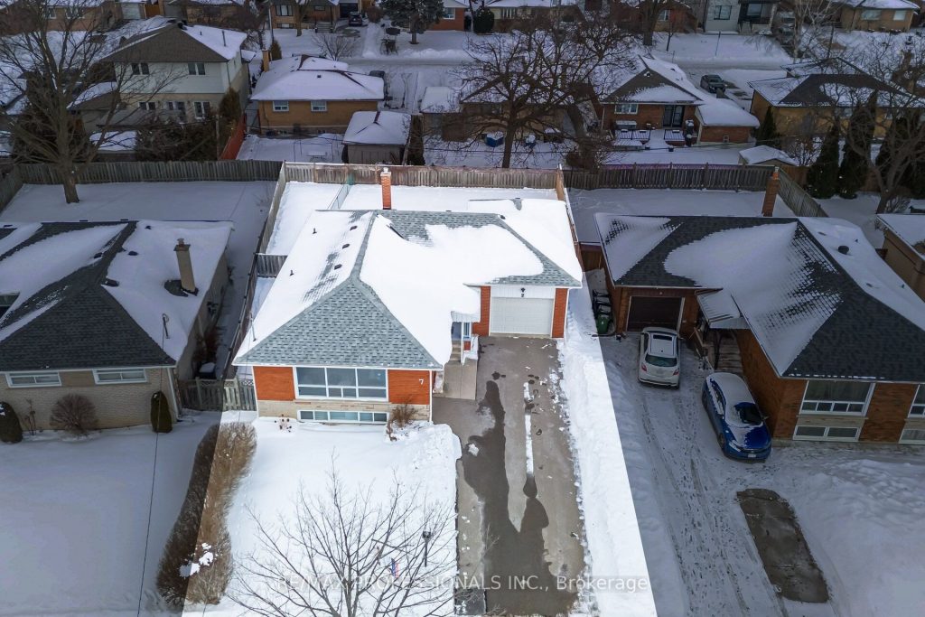 3-bedroom detached home for sale in Toronto — 7 Pettit Drive (Photo 1)