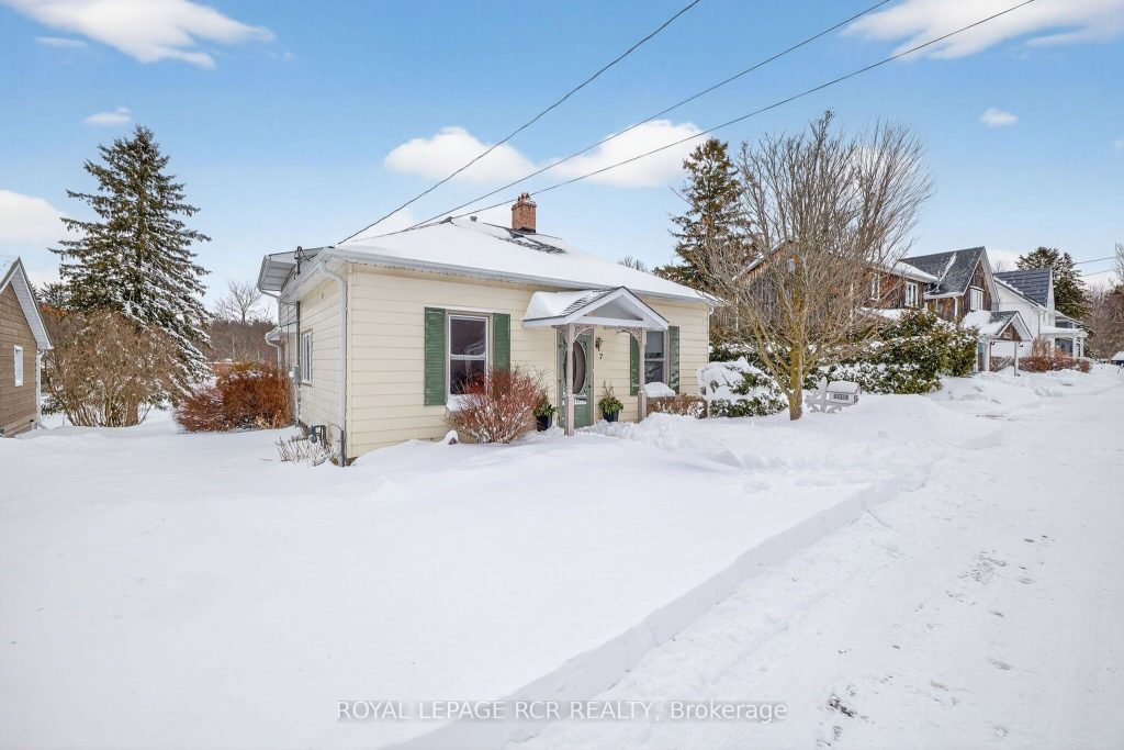 3-bedroom detached home for sale in Caledon — 7 Wallace Avenue (Photo 1)