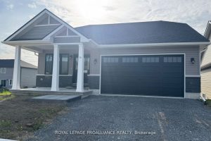 2-bedroom detached home for sale in Prince Edward County — 70 Stirling Crescent