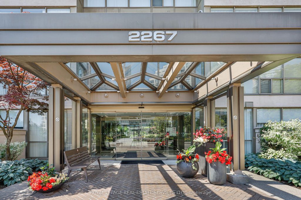1-bedroom condo apartment for sale in Toronto — 707 - 2267 Lake Shore Boulevard W (Photo 1)