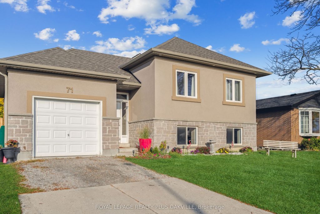 2-bedroom detached home for rent in Hamilton — 71 Locheed Drive (Photo 1)