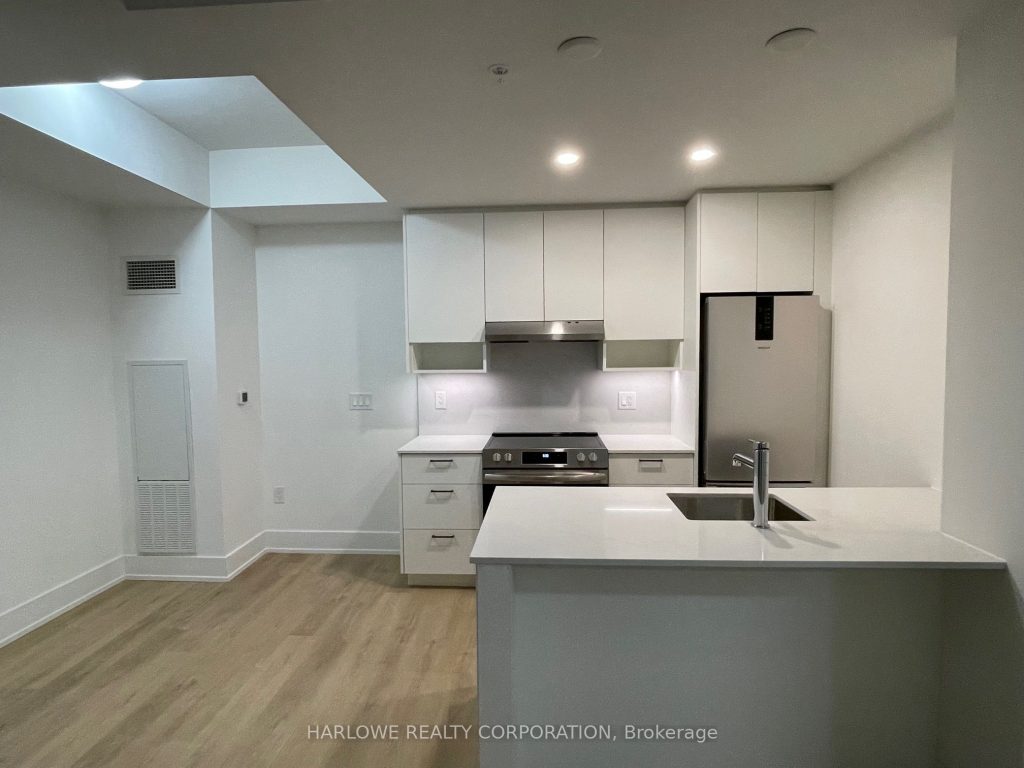 1-bedroom condo apartment for rent in Hamilton — 711 - 206 King Street W (Photo 1)