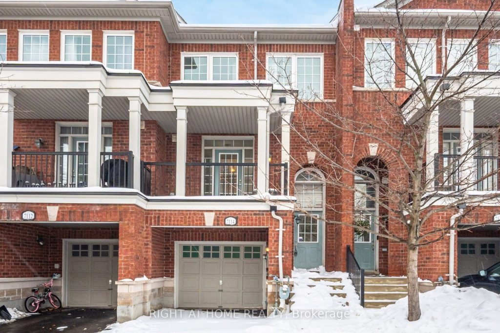 3-bedroom condo townhouse for sale in Mississauga — 7114 Triumph Lane (Photo 1)
