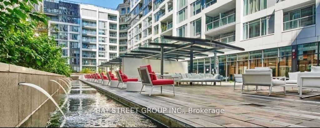 1-bedroom condo apartment for rent in Toronto — 720W - 27 Bathurst Street (Photo 1)