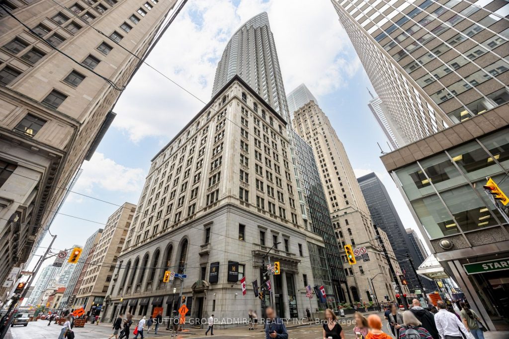 1-bedroom condo apartment for sale in Toronto — 723 - 1 King Street W (Photo 1)