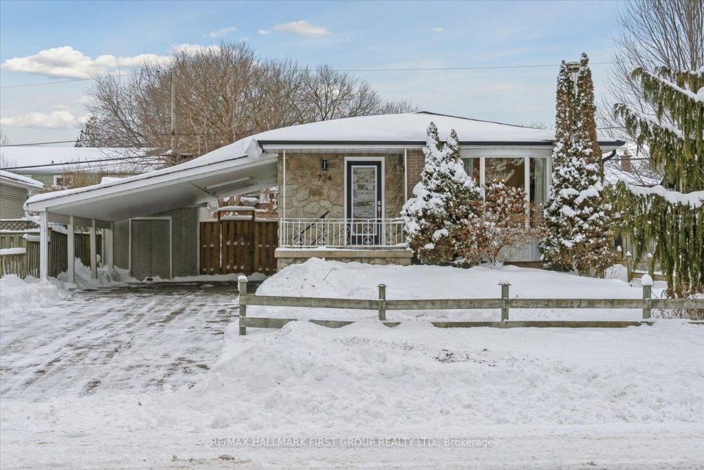 3-bedroom detached home for sale in Pickering — 724 Balaton Avenue (Photo 1)