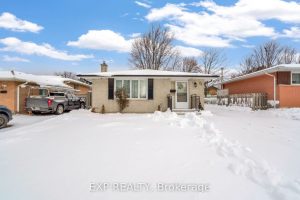 3-bedroom detached home for sale in London South — 73 Alayne Crescent