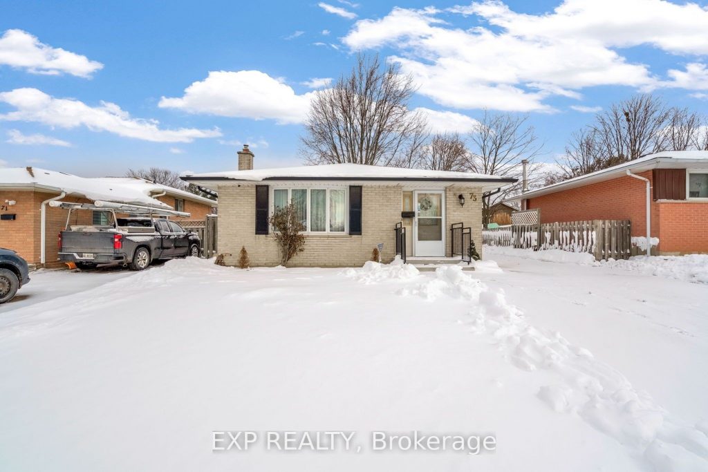 3-bedroom detached home for sale in London South — 73 Alayne Crescent (Photo 1)