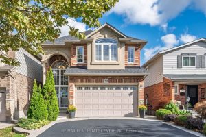 4-bedroom duplex home for sale in Hamilton — 733 Stone Church Road E
