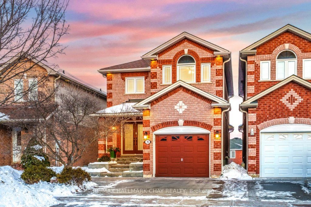3-bedroom detached home for sale in Bradford West Gwillimbury — 75 Smith Street (Photo 1)
