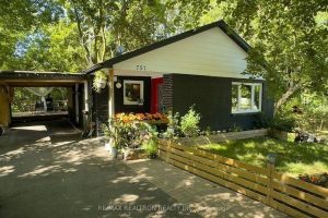 2-bedroom detached home for sale in Newmarket — 757 Srigley Street