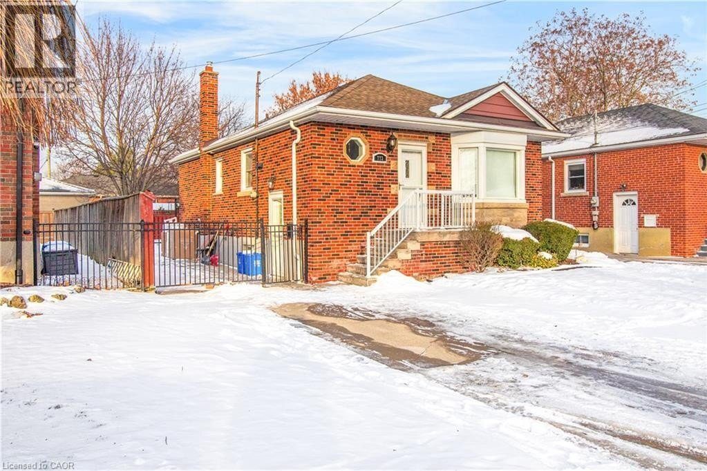 3-bedroom home for sale in Hamilton — 773 Queensdale Avenue East (Photo 1)