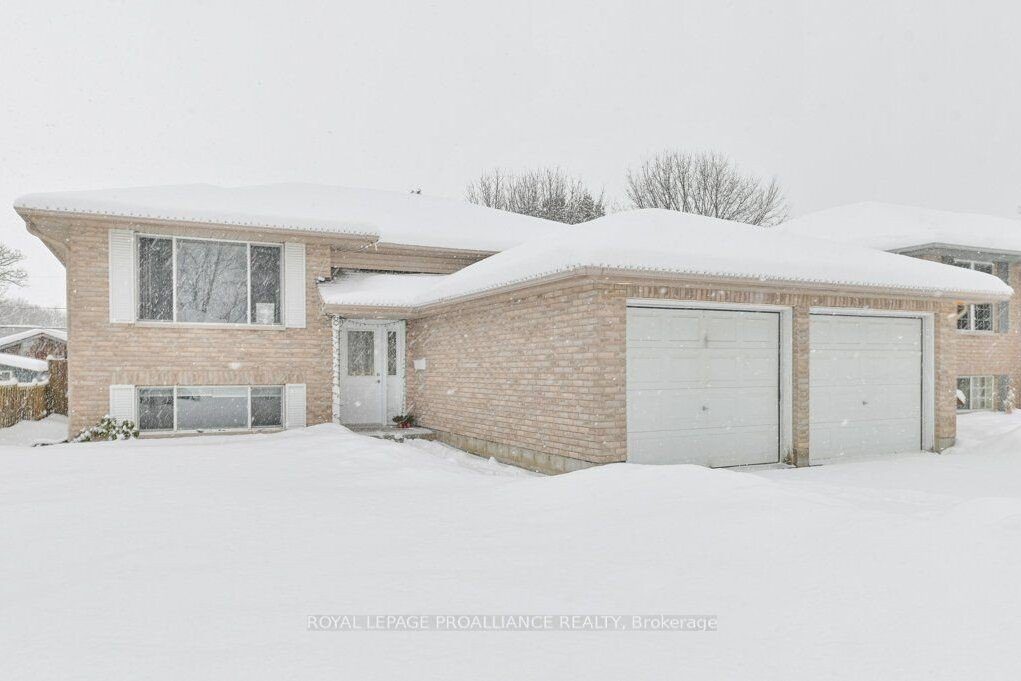 3-bedroom detached home for sale in Quinte West — 8 Gilmour Court (Photo 1)