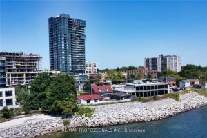 2-bedroom condo apartment for sale in Burlington — 802 - 370 Martha Street