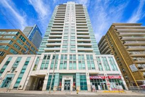 2-bedroom condo apartment for sale in Toronto — 803 - 212 Eglinton Avenue E