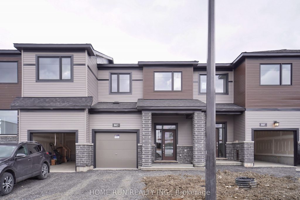 3-bedroom att/row/townhouse for rent in Ottawa — 803 Everbloom Lane (Photo 1)