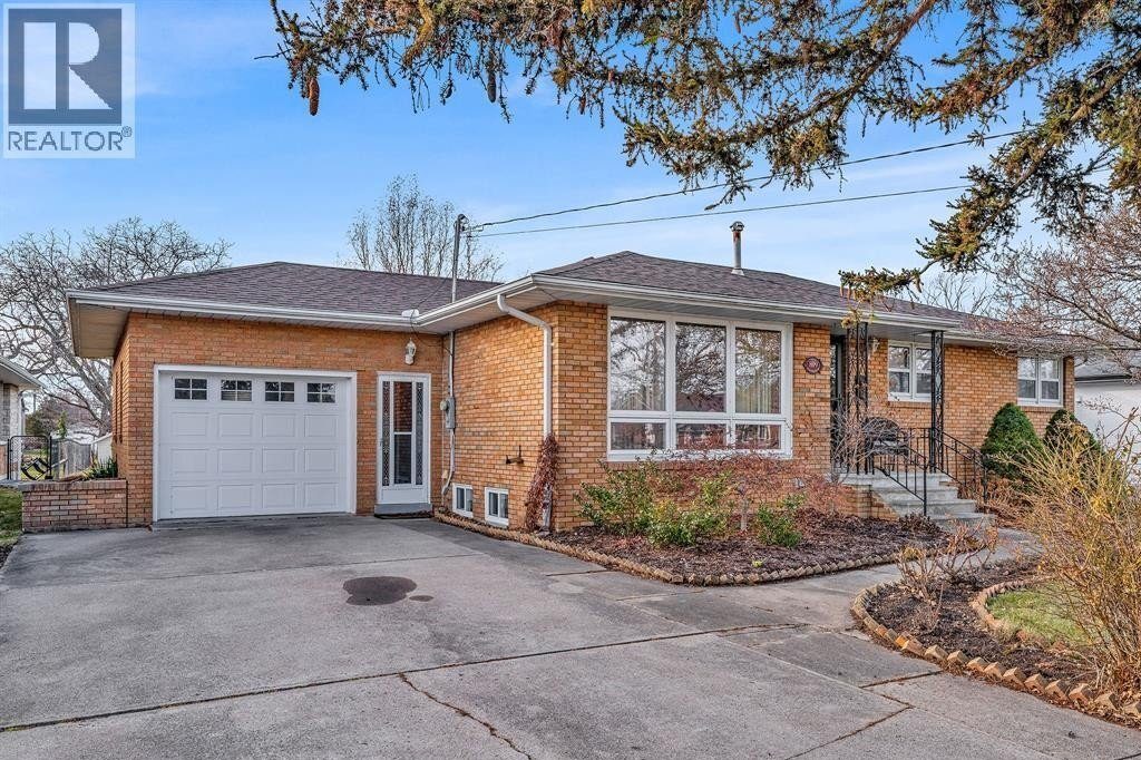 3-bedroom home for sale in Tecumseh — 809 Lacasse (Photo 1)