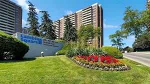 2-bedroom condo apartment for sale in Toronto — 813 - 270 Scarlett Road