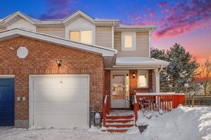 3-bedroom att/row/townhouse for sale in Ottawa — 82 Burlington Crescent