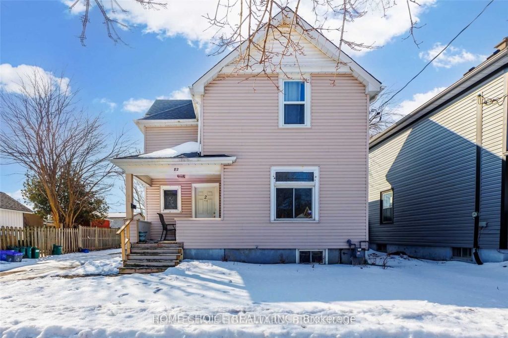 1-bedroom triplex home for rent in St. Catharines — 82 Maple Street (Photo 1)