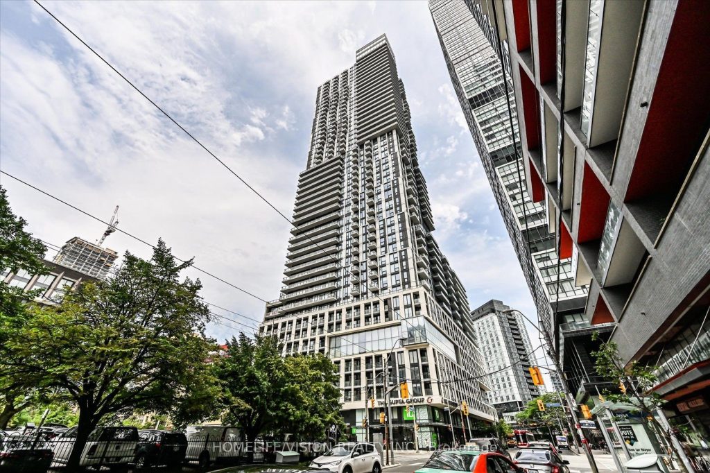 1-bedroom condo apartment for sale in Toronto — 821 - 251 Jarvis Street (Photo 1)