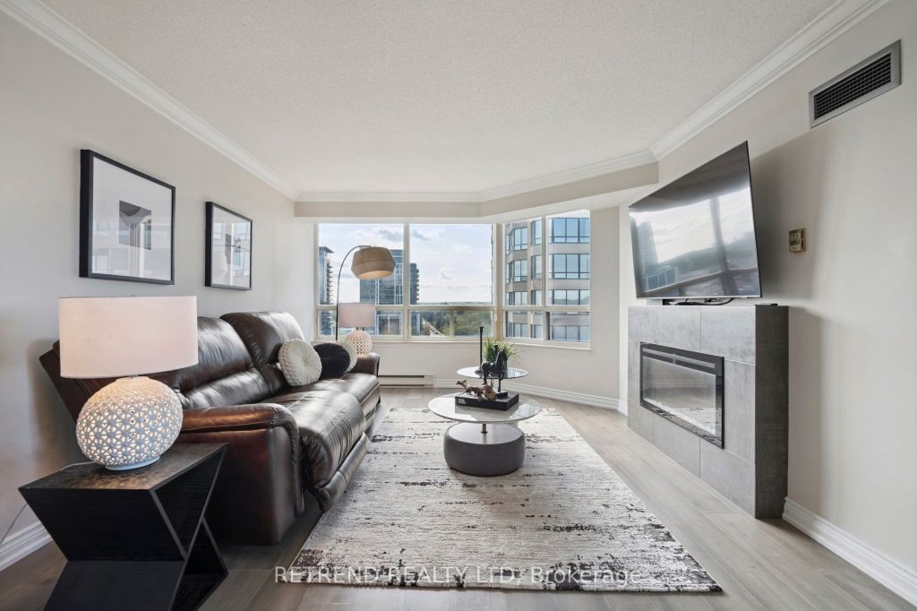 2-bedroom condo apartment for sale in Richmond Hill — 826 - 32 Clarissa Drive (Photo 1)