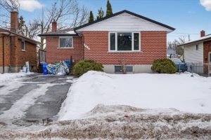 2-bedroom detached home for sale in Peterborough — 829 Orpington Road