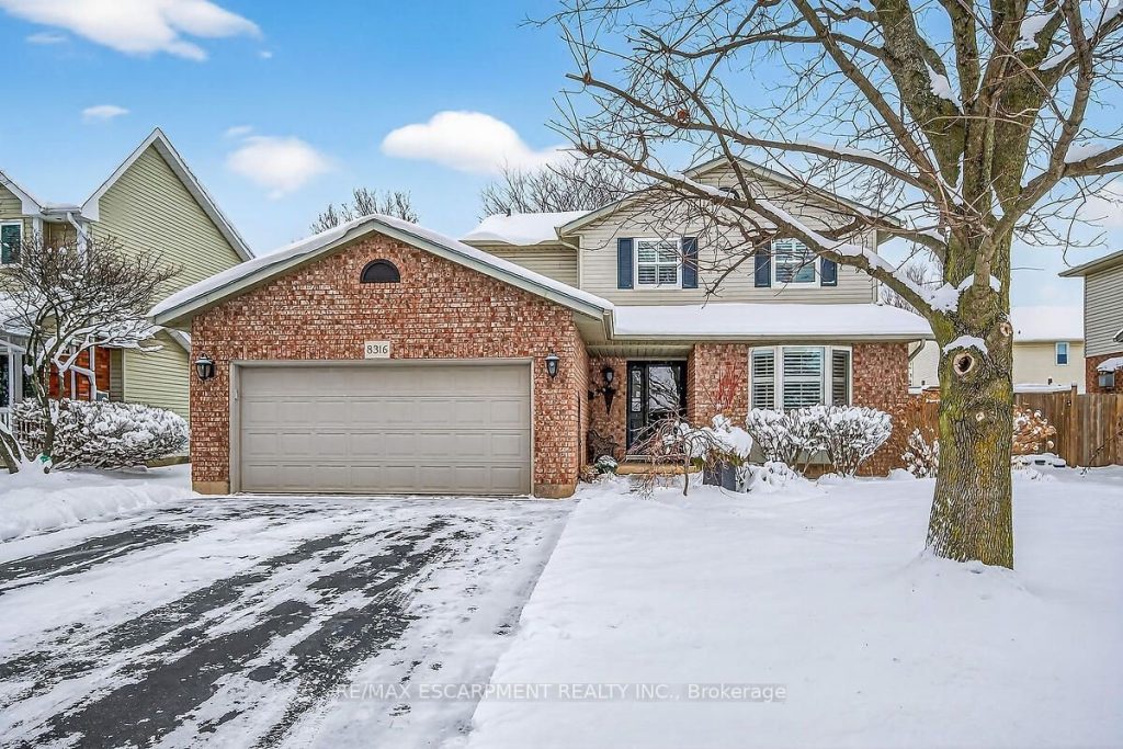 3-bedroom detached home for sale in Hamilton — 8316 Twenty Road E (Photo 1)